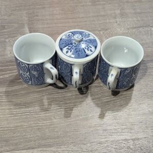 Vintage William Sonoma IDG Blue And White Covered Mugs